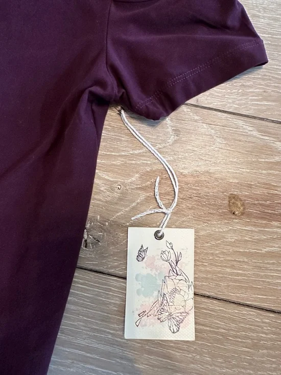 NWT Glitz Cold-Shoulder Short Sleeve Tee in Plum - Picture 4 of 6